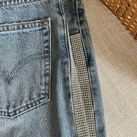 Levi’s 501 Crop Straight Medium Wash Distressed Rhinestone Jeans - Picture 6 of 9